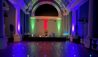 The setting for the Gong Bath Show